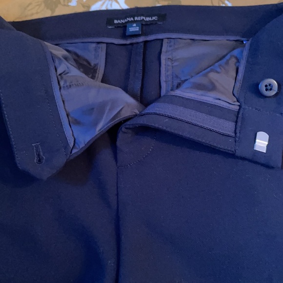 EUC- Banana Republic Mid Thigh Classic Shorts SZ 4 - Picture 3 of 11